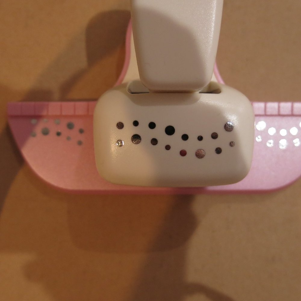 Edge paper punch